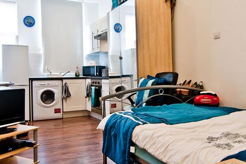 Studio to rent, Flat 2, 30 Kelso Road, LS2 9PR