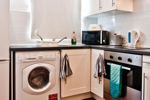 Studio to rent, Flat 2, 30 Kelso Road, LS2 9PR