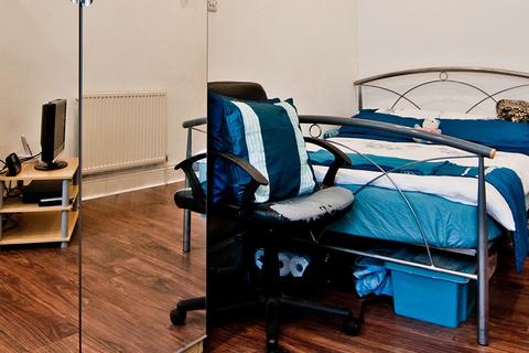 Studio to rent, Flat 2, 30 Kelso Road, LS2 9PR