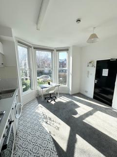 Studio to rent, Flat 1, 30 Kelso Road, LS2 9PR