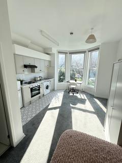 Studio to rent, Flat 1, 30 Kelso Road, LS2 9PR