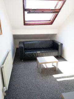 2 bedroom flat to rent, Flat 7, 30 Kelso Road, LS2 9PR