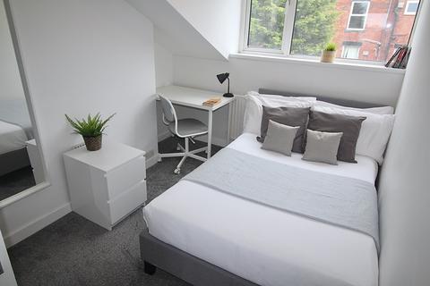 4 bedroom flat to rent, Top Flat, 30 Ebor Place, LS6 1NR