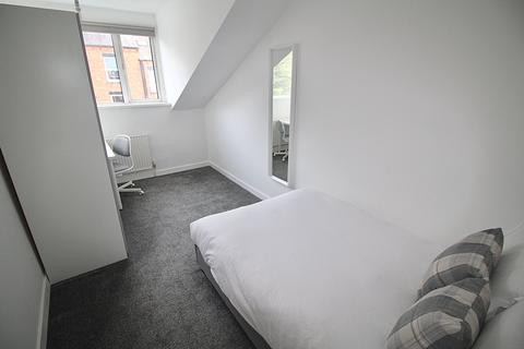 4 bedroom flat to rent, Top Flat, 30 Ebor Place, LS6 1NR