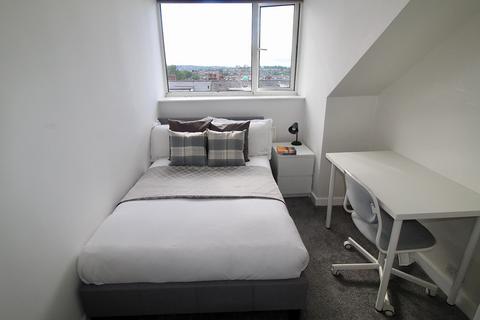 4 bedroom flat to rent, Top Flat, 30 Ebor Place, LS6 1NR