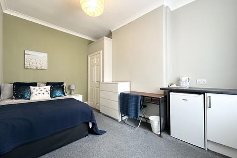undefined, Castleford, WF10
