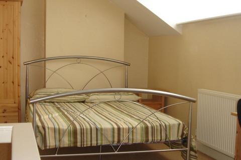 2 bedroom house to rent, 3 Beamsley Place, LS6 1JZ
