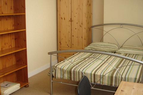 2 bedroom house to rent, 3 Beamsley Place, LS6 1JZ