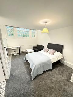 undefined, Flat 6, 221 Woodhouse Street, LS6 2UZ
