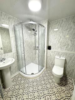 undefined, Flat 6, 221 Woodhouse Street, LS6 2UZ