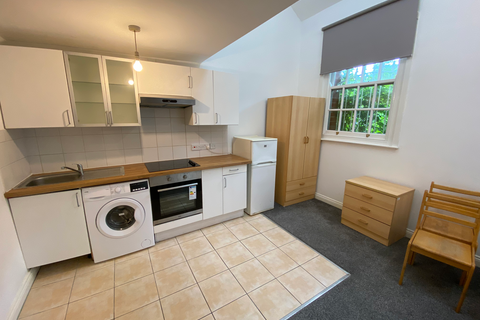 undefined, Flat 2, 221 Woodhouse Street, LS6 2UZ