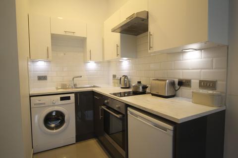 Studio to rent, Flat 1A, 22 Kelso Road, LS2 9PR