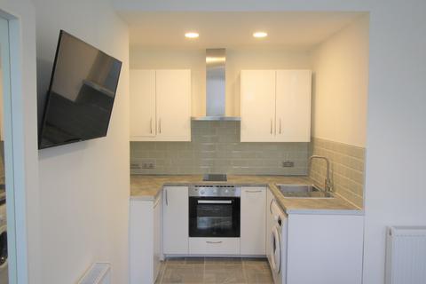 Studio to rent, 16 Kelso Road