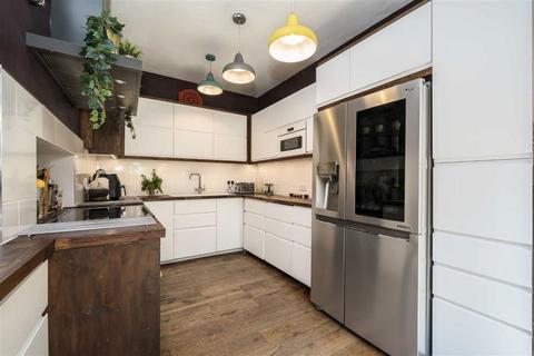 4 bedroom semi-detached house for sale, Boyne Road, London SE13
