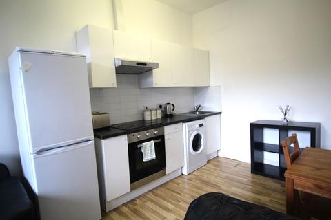 1 bedroom flat to rent, Ground Flat, 13 Kelso Road, LS2 9PR