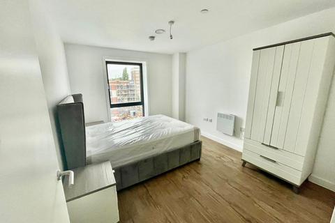 3 bedroom apartment to rent, Phoenix, Saxton Lane, Leeds, LS9