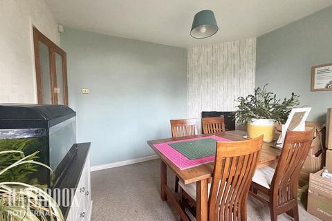 27 Guild Road, Rotherham, S65 2EY