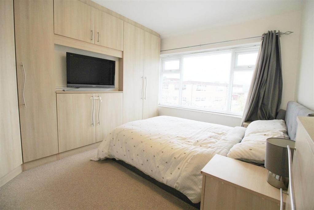 Bedroom 1.jpg