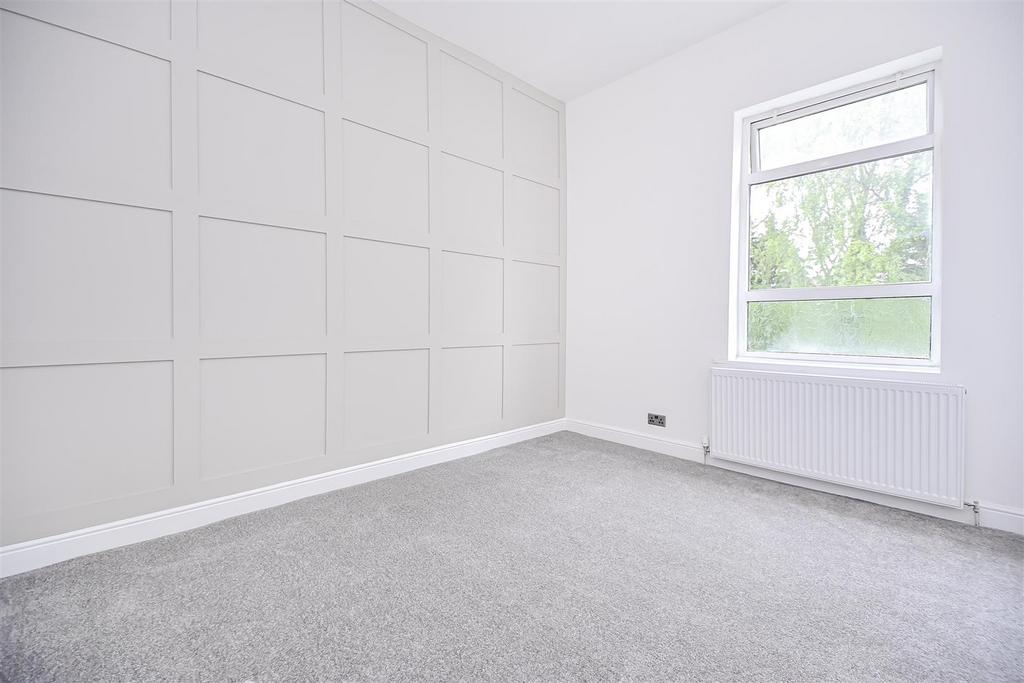 8 Manchester Road bedroom 1.jpg