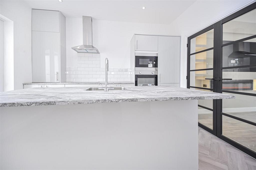 8 Manchester Road Kitchen (4).jpg