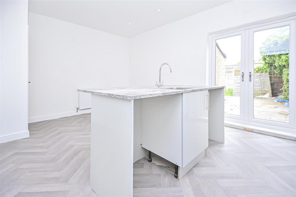 8 Manchester Road Kitchen (6).jpg