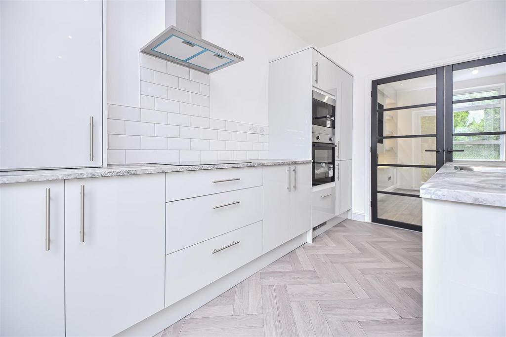 8 Manchester Road Kitchen (2).jpg