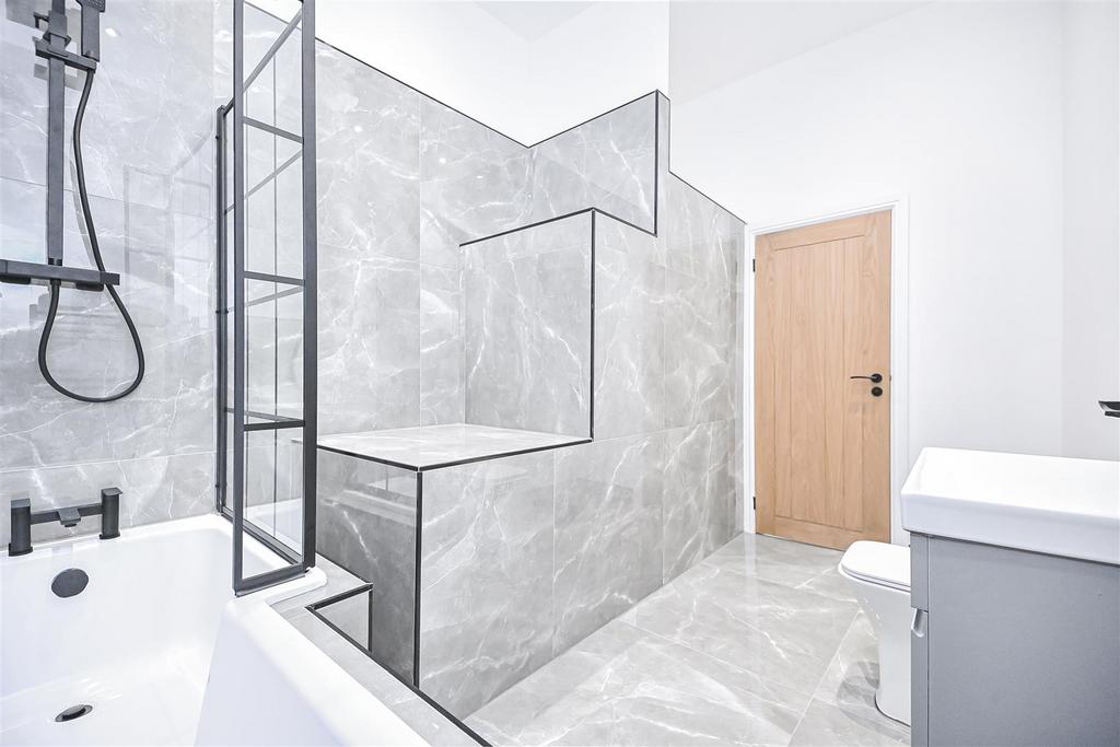 8 Manchester Road Bathroom (1).jpg