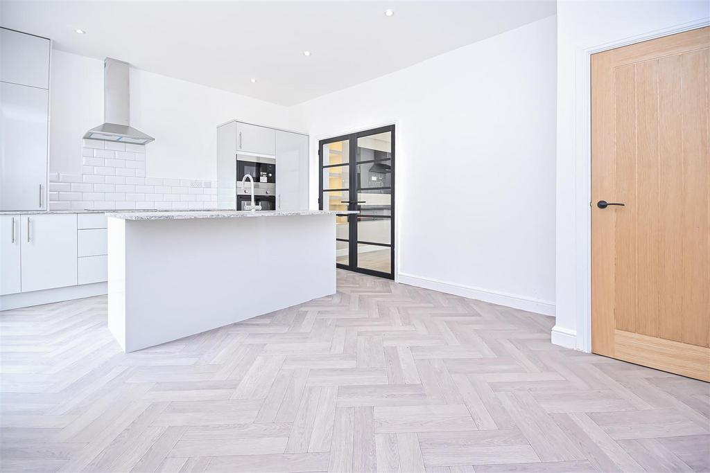 8 Manchester Road Kitchen.jpg