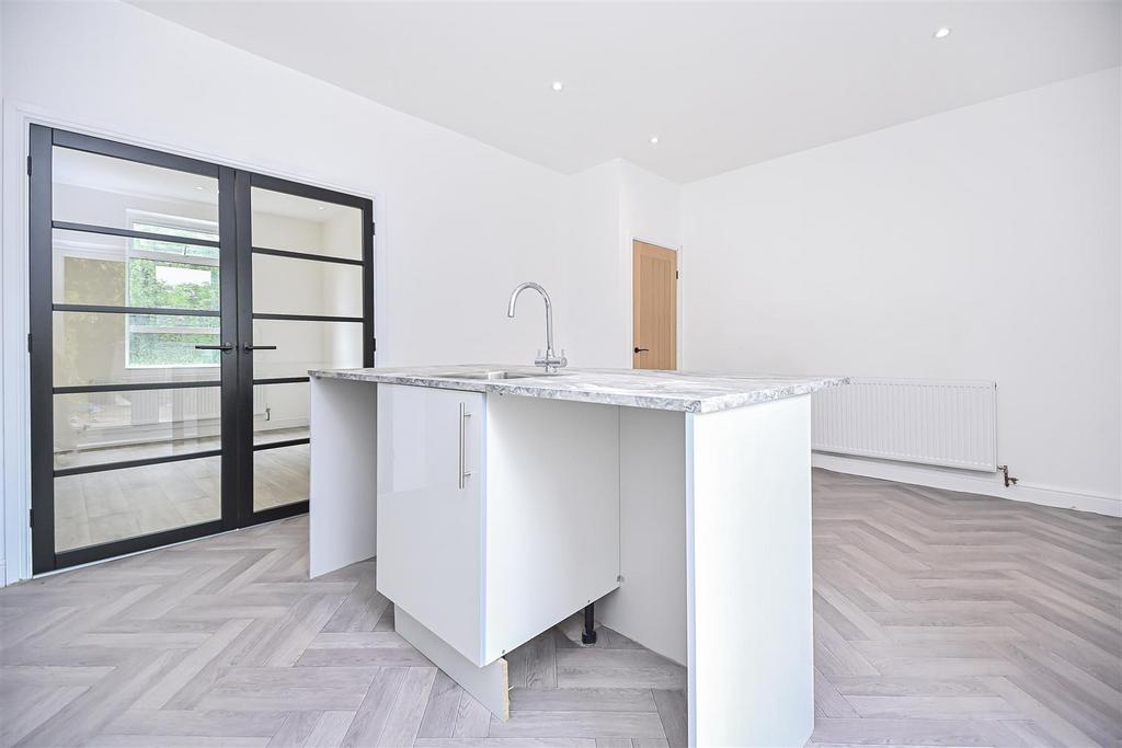 8 Manchester Road Kitchen (3).jpg