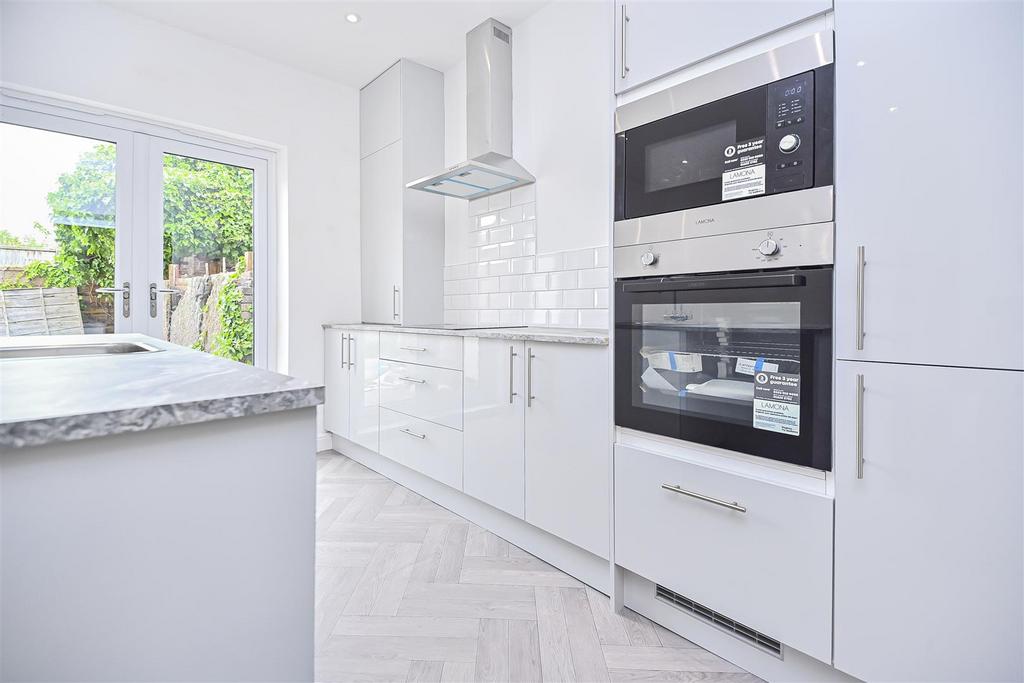 8 Manchester Road Kitchen (1).jpg