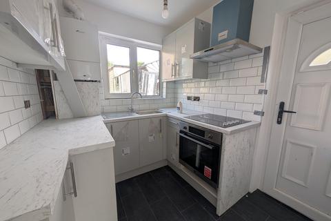 3 bedroom semi-detached house to rent, Sherwell Rise, Allerton, Bradford, BD15