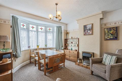 3 bedroom terraced house for sale, Maypole Crescent, Hainault