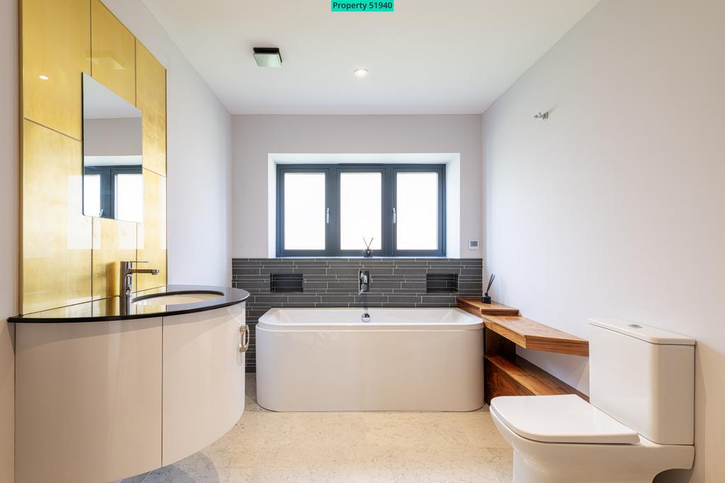 Family Bathroom.