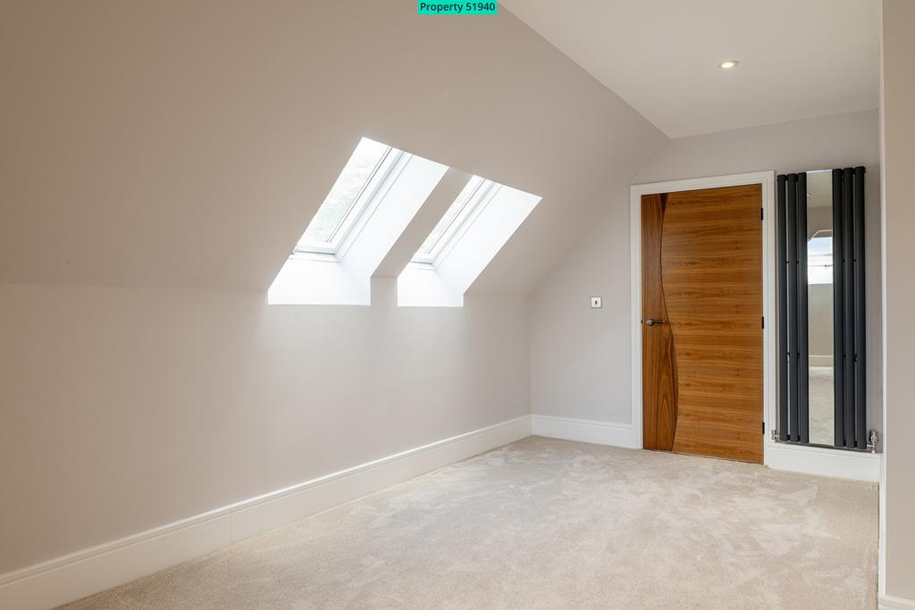 Guest Master Bedroom 4.