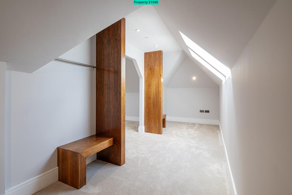 Walk-In-Wardrobe.