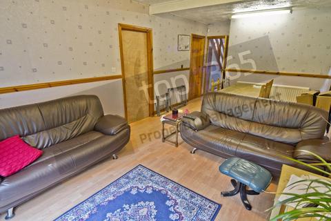 6 bedroom detached house to rent, *£161pppw incl bills + two free large Papa John’s pizzas weekly (T+C’s apply)* Arnesby Road, Lenton, NG7 2EA