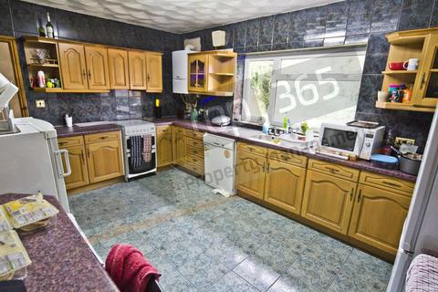 6 bedroom detached house to rent, *£161pppw incl bills + two free large Papa John’s pizzas weekly (T+C’s apply)* Arnesby Road, Lenton, NG7 2EA