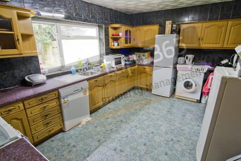 6 bedroom detached house to rent, *£161pppw incl bills + two free large Papa John’s pizzas weekly (T+C’s apply)* Arnesby Road, Lenton, NG7 2EA