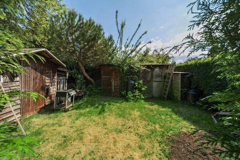 2 bedroom detached house for sale, London Road,  Staines-Upon-Thames,  TW18