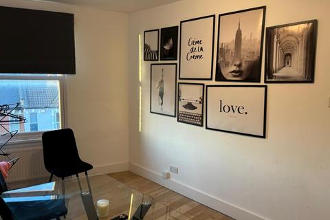 2 bedroom flat for sale, Lillie Road, London SW6