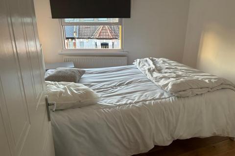 2 bedroom flat for sale, Lillie Road, London SW6