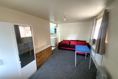4 bedroom semi-detached house for sale, Selborne Gardens, Perivale