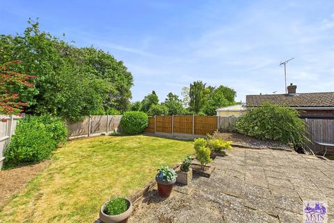 2 bedroom detached bungalow for sale, Deerhurst Close, Longfield