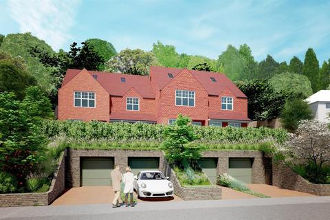 35 Crescent Road, Caterham, CR3 6LE