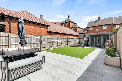 17 Buddery Close, Warfield, Bracknell, RG42 6DJ