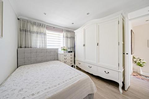 38 Hawksway, Staines-upon-thames, TW18 4RY