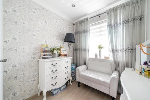 38 Hawksway, Staines-upon-thames, TW18 4RY
