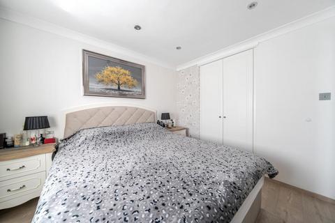 38 Hawksway, Staines-upon-thames, TW18 4RY