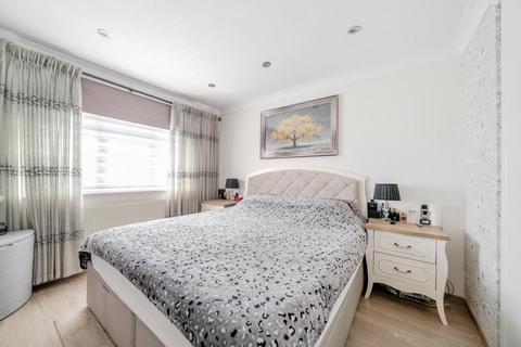 38 Hawksway, Staines-upon-thames, TW18 4RY