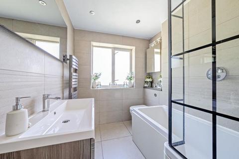 38 Hawksway, Staines-upon-thames, TW18 4RY